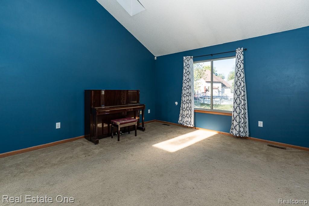 48749 Smokey Glen Court, New Baltimore, MI — Photo 5