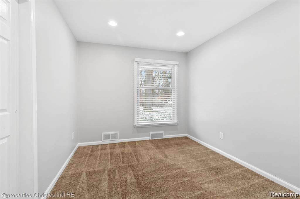 6881 W DARTMOOR Road, West Bloomfield, MI — Photo 11