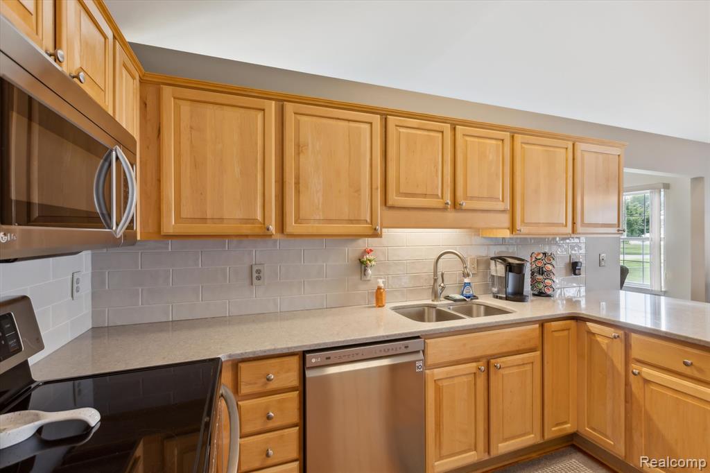 7206 Glen Oak Court, Grand Blanc, MI 48439 — Photo 21