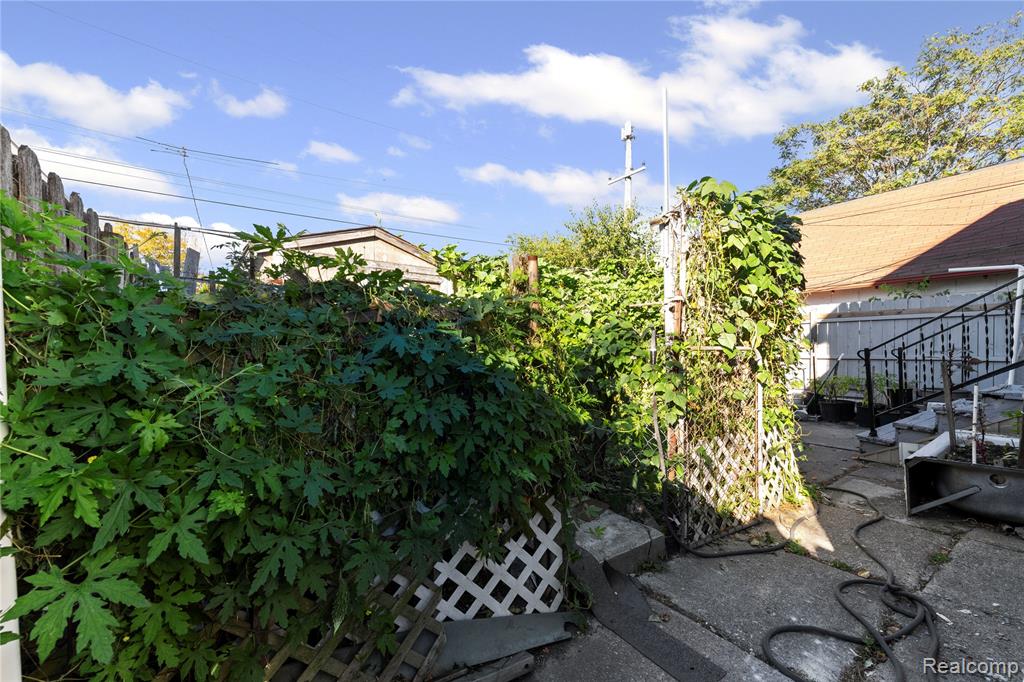 11399 Lumpkin Street, Hamtramck, MI 48212 — Photo 37