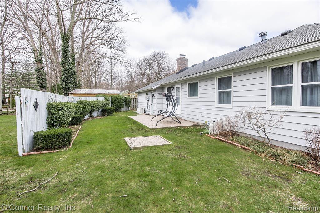 4291 QUAKER HILL Drive, Fort Gratiot, MI 48059 — Photo 28