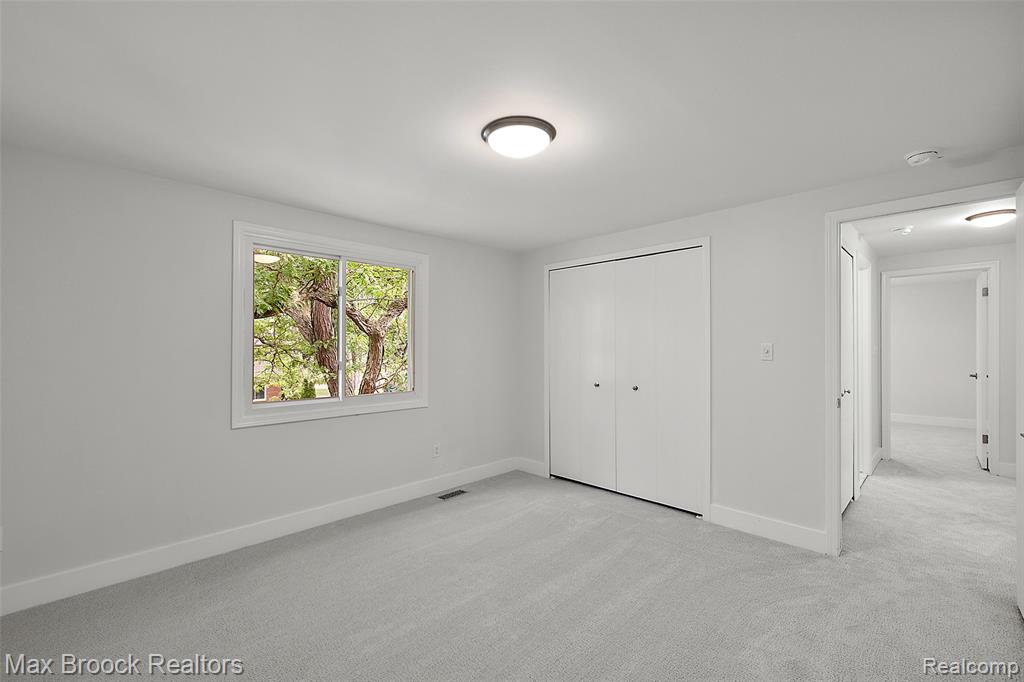 5362 Hertford Drive, Troy, MI 48085 — Photo 29
