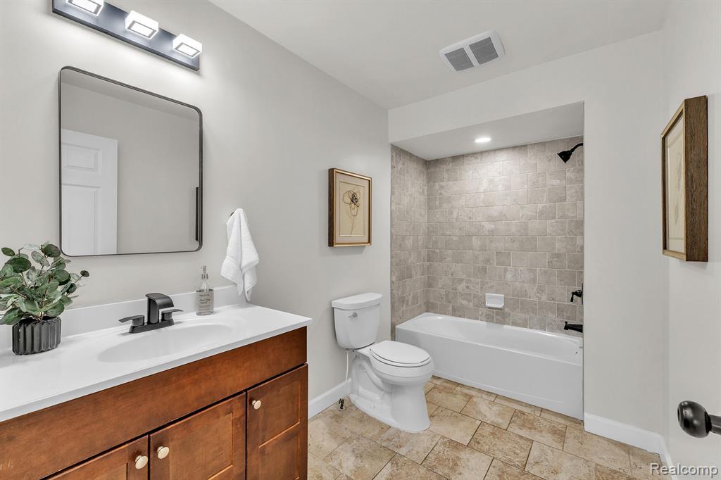 9363 MITCHELL Street, Hamtramck, MI 48212 — Photo 22