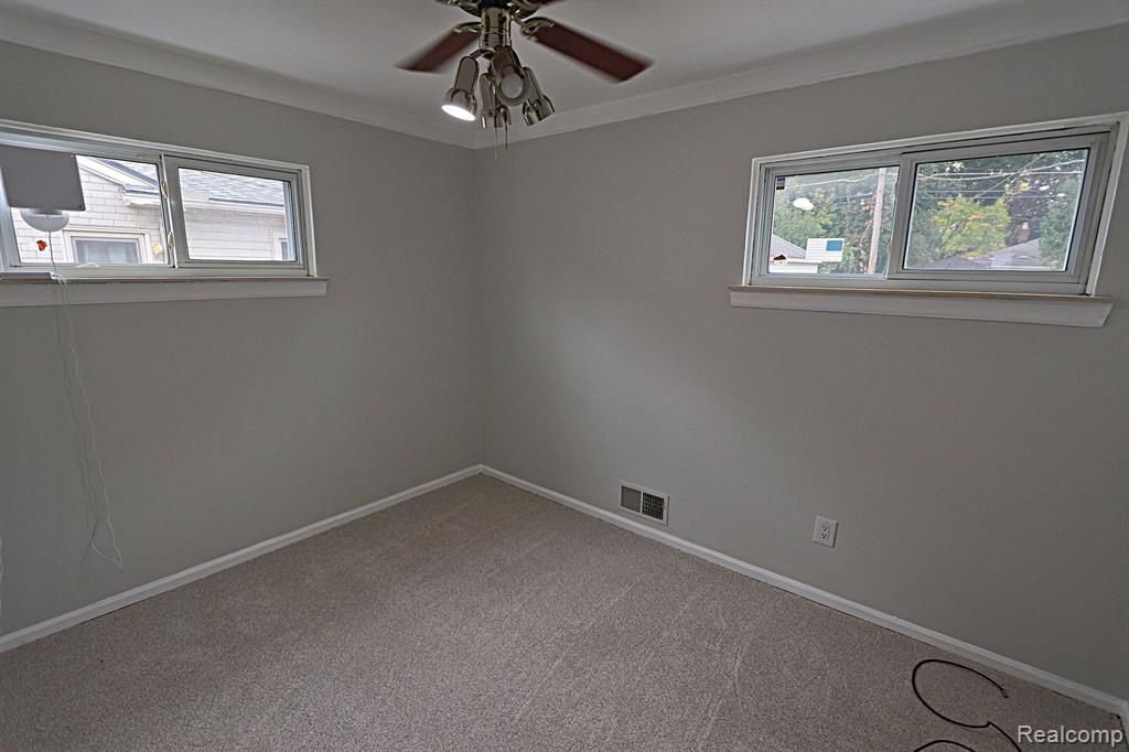 9929 DEERING Street, Livonia, MI 48150 — Photo 21