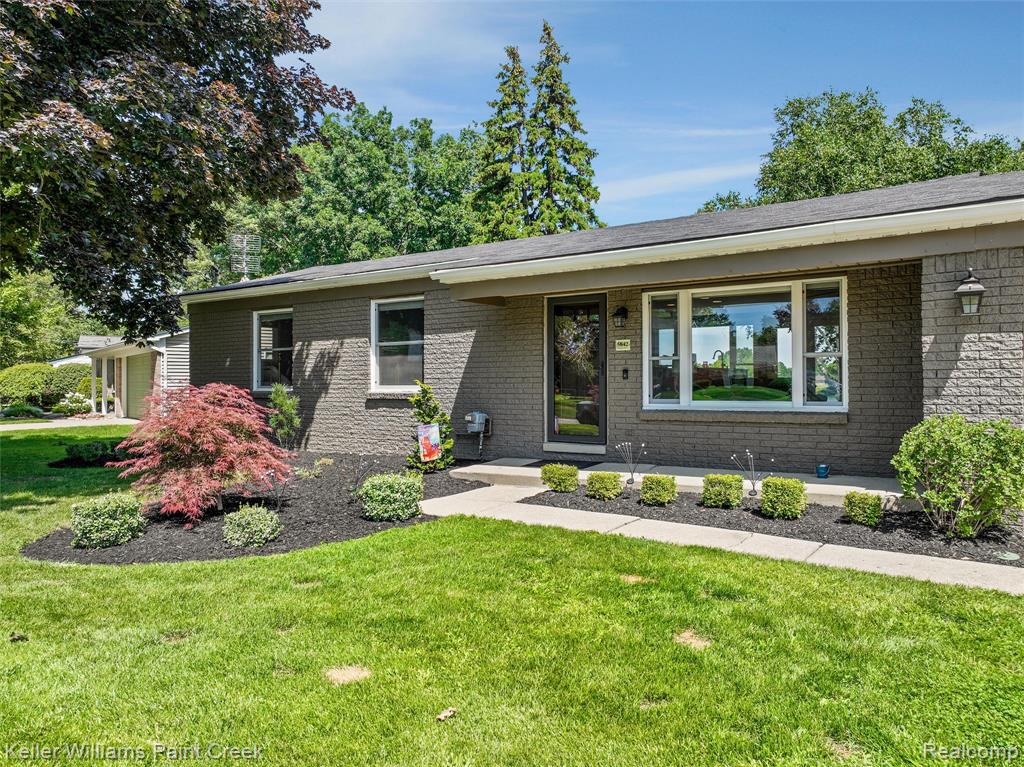 5842 Pleasant Drive, Waterford, MI 48329 — Photo 3