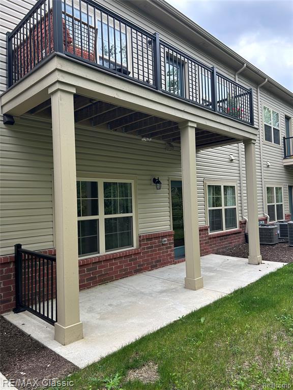612 Pointe Drive, Walled Lake, MI 48390 — Photo 3