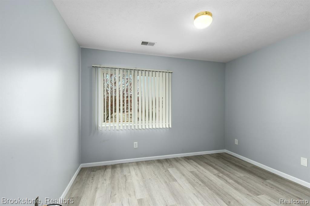 5807 CROSSWINDS Drive, 24, Norton Shores, MI 49444 — Photo 7