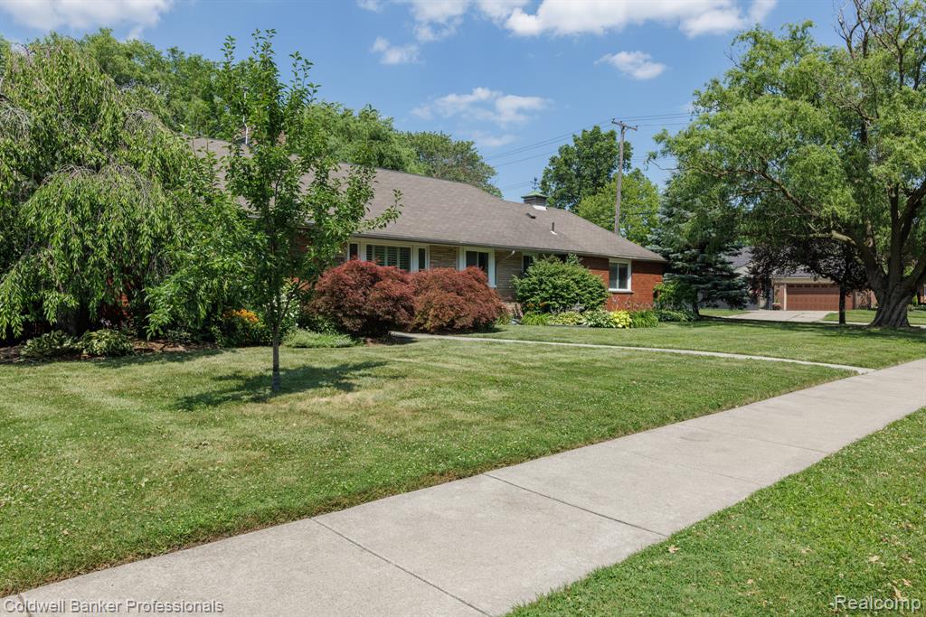1416 N Renaud Road, Grosse Pointe Woods, MI 48236 — Photo 2