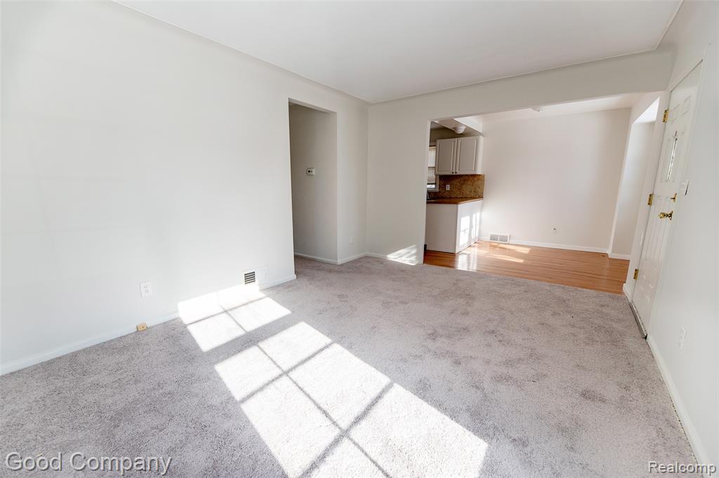 18953 Woodcrest Street, Harper Woods, MI 48225 — Photo 7