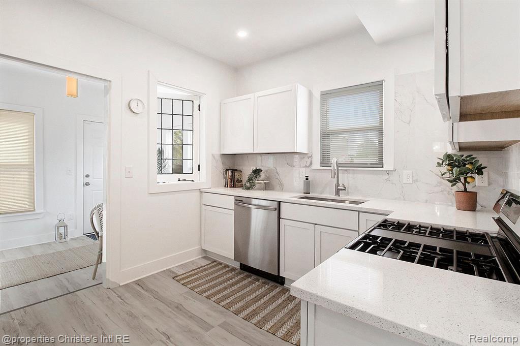 3515 FISCHER Street, Detroit, MI 48214 — Photo 9