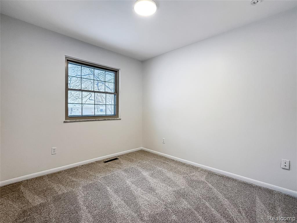 5611 Miriam Drive, Saginaw, MI 48601 — Photo 14
