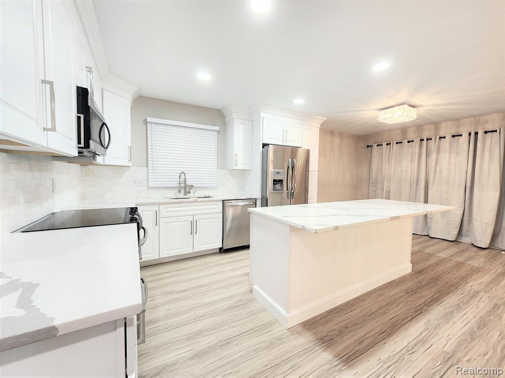 915 STANFORD Circle, Rochester Hills, MI 48309 — Photo 5