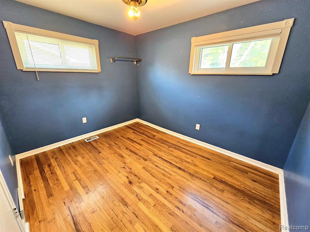 9994 Deering Street, Livonia, MI 48150 — Photo 21