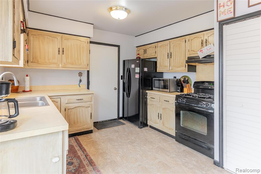 7357 Ponderosa Drive, Swartz Creek, MI 48473 — Photo 11
