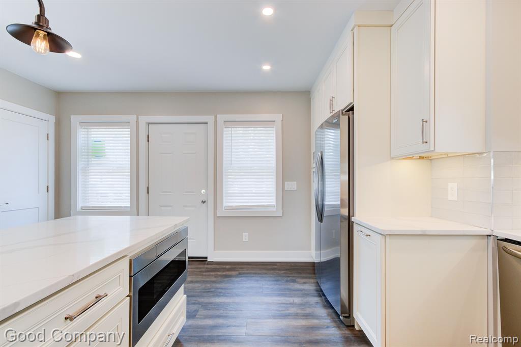 530 W HAZELHURST Street, Ferndale, MI 48220 — Photo 13