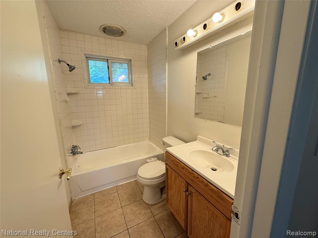 8981 Shannon Drive, Sterling Heights, MI 48314 — Photo 9