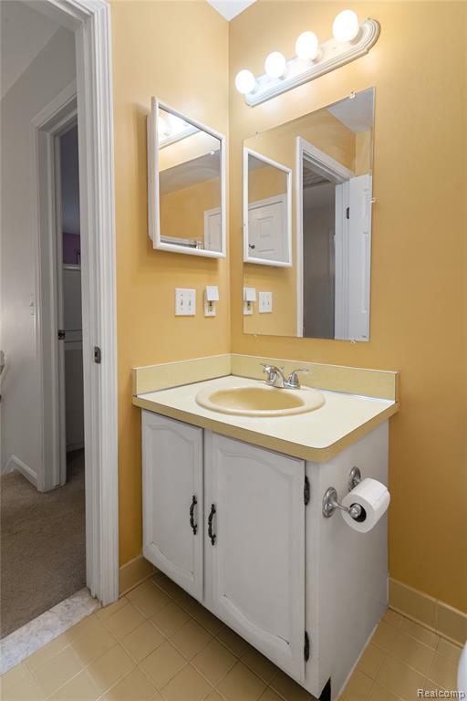 5023 Meadowbrook Drive, West Bloomfield, MI — Photo 23