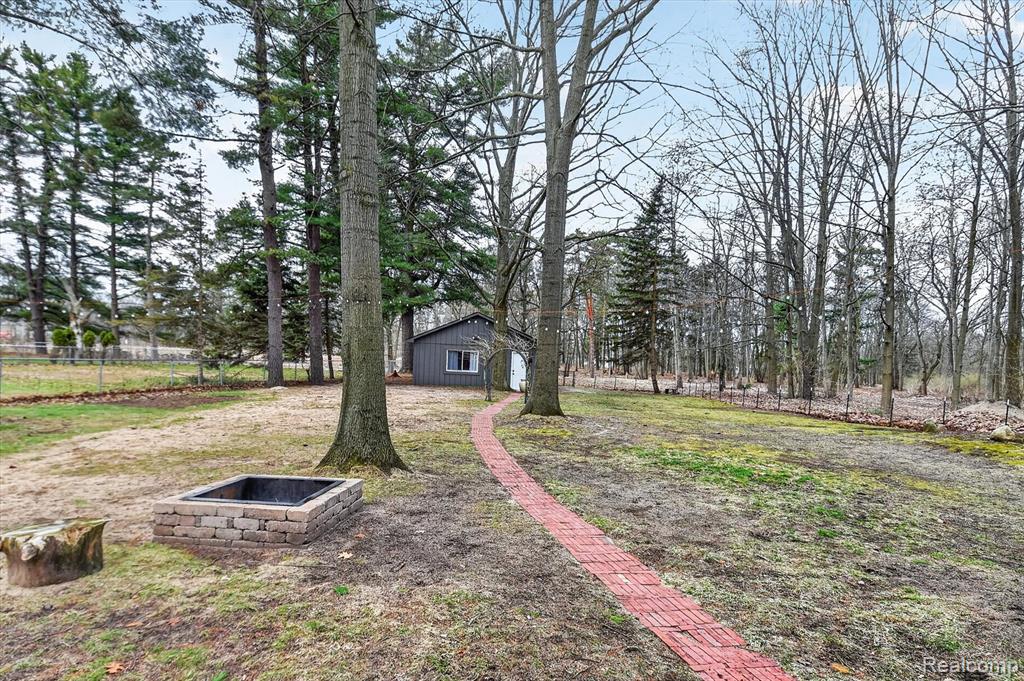 5569 Lakeshore Road, Fort Gratiot, MI 48059 — Photo 25
