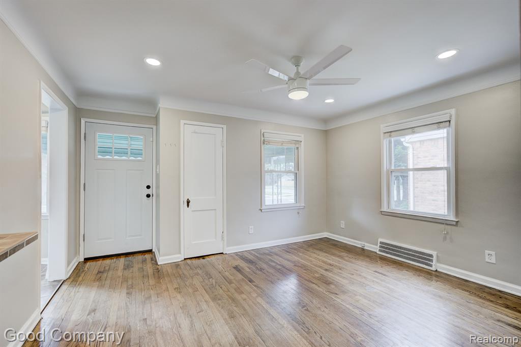 830 W HAZELHURST Street, Ferndale, MI 48220 — Photo 3
