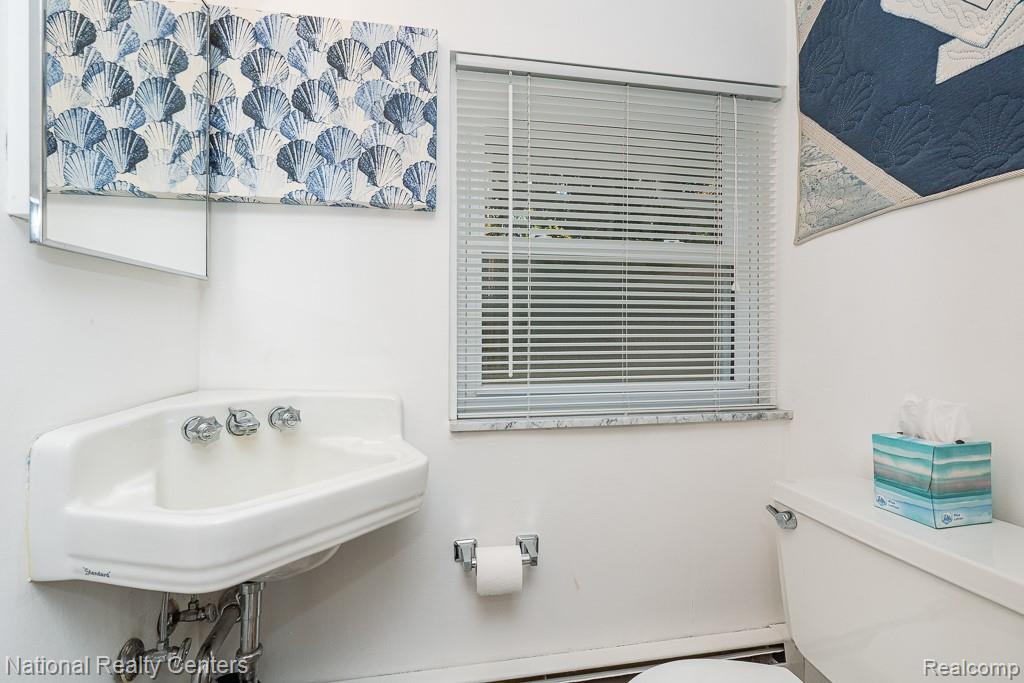 837 Dakota, Rochester Hills, MI 48307 — Photo 17