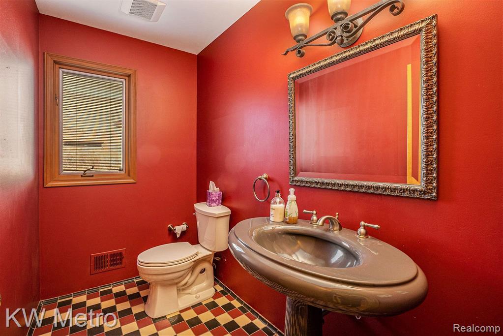 6545 PARK VALLEY Drive, Clarkston, MI 48348 — Photo 12