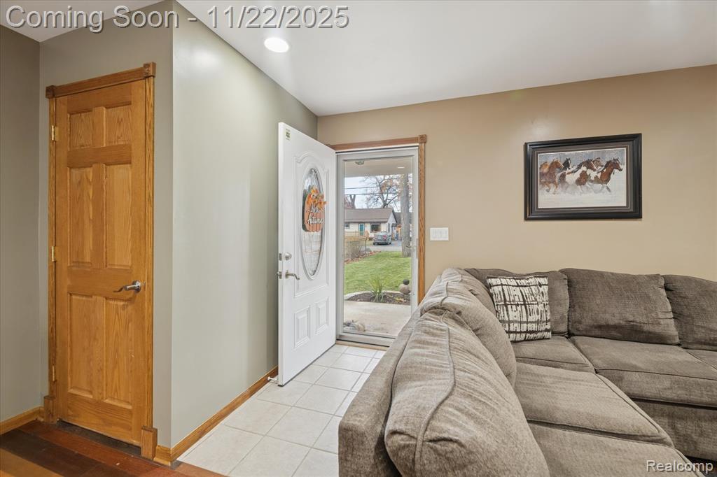4196 Lotus Drive, Waterford, MI 48329 — Photo 9
