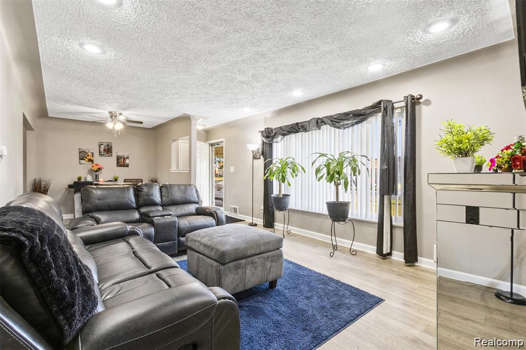 17037 Stricker Avenue, Eastpointe, MI 48021 — Photo 4