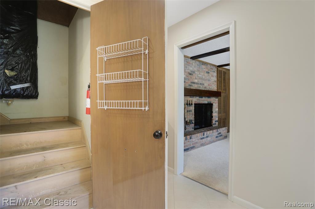 830 JONATHAN Lane, Bloomfield Hills, MI 48302 — Photo 15