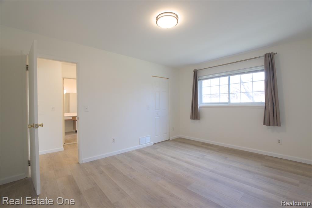 657 E Fox Hills Drive, Bloomfield Hills, MI 48304 — Photo 12