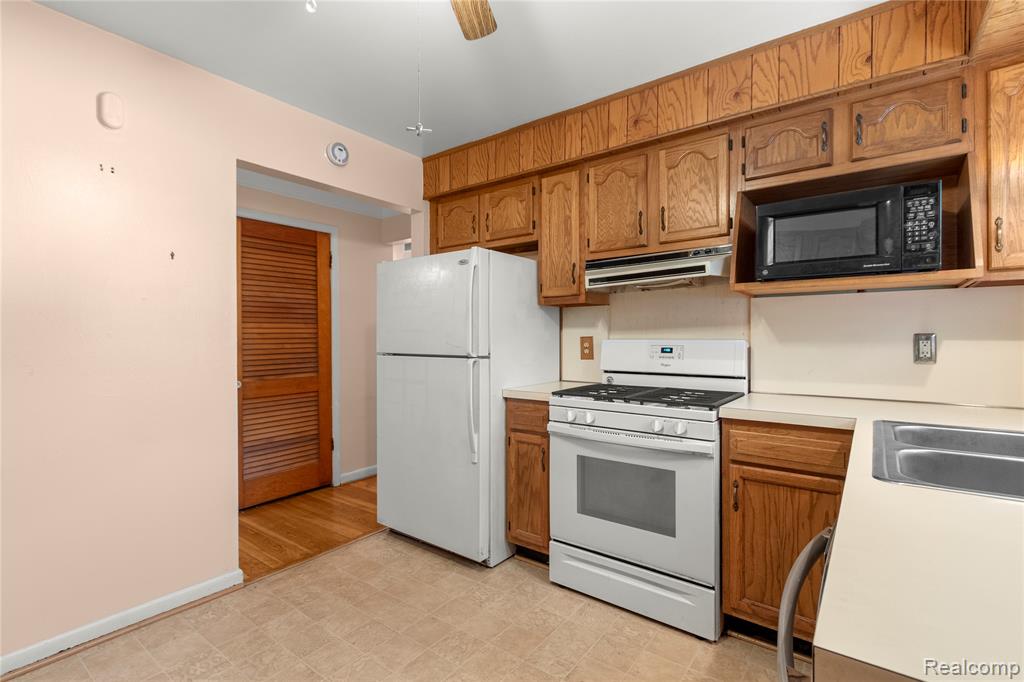 4915 Raymond Avenue, Dearborn Heights, MI 48125 — Photo 11