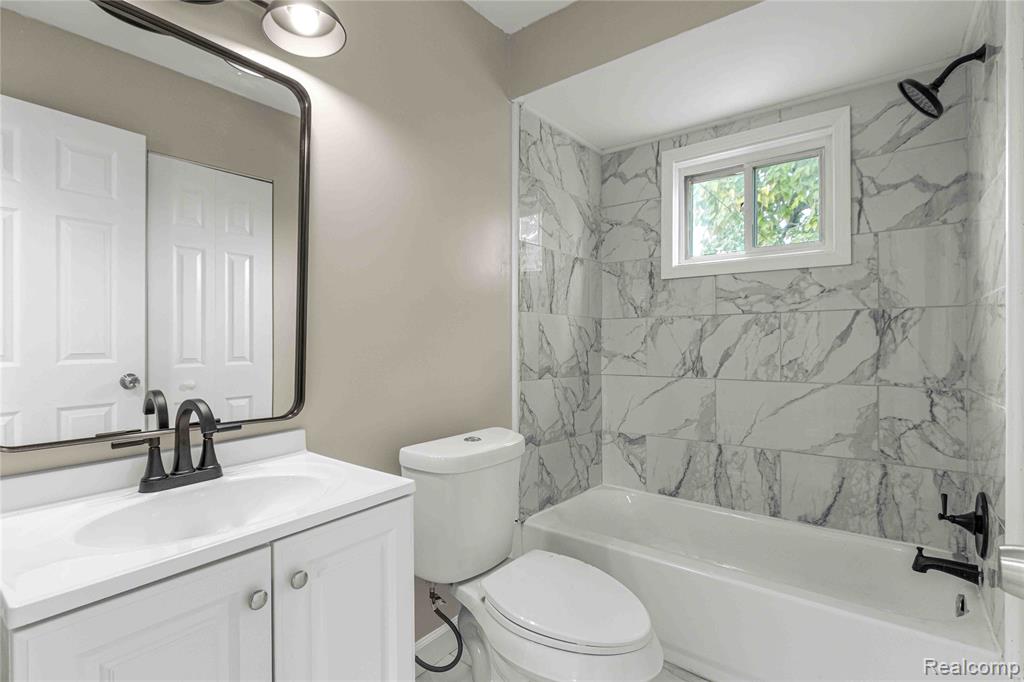 658 6th Street, Wyandotte, MI 48192 — Photo 12