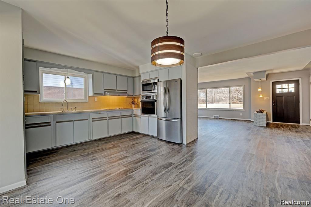 45752 JEFFERSON Avenue, Chesterfield, MI 48047 — Photo 10