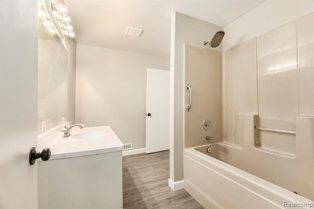 4144 BONISTEEL Road, Fort Gratiot, MI 48059 — Photo 10