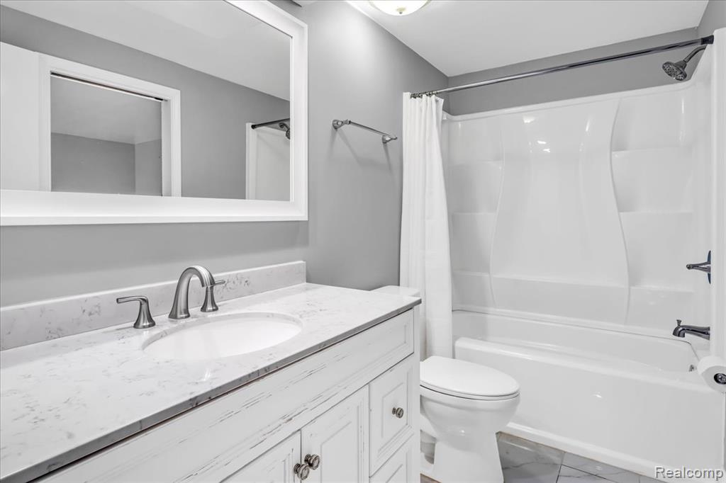 6016 Plantation Drive, Grand Blanc, MI 48439 — Photo 38