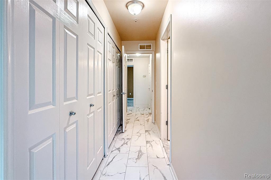 28560 Carlton Way Drive, Novi, MI — Photo 31