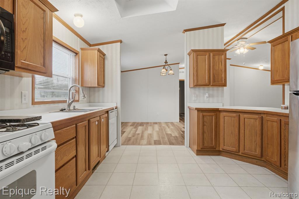 310 Greenwood, Wixom, MI 48393 — Photo 12