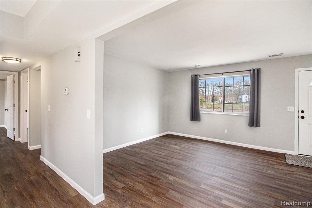 415 RAILROAD Street, Howell, MI 48843 — Photo 6
