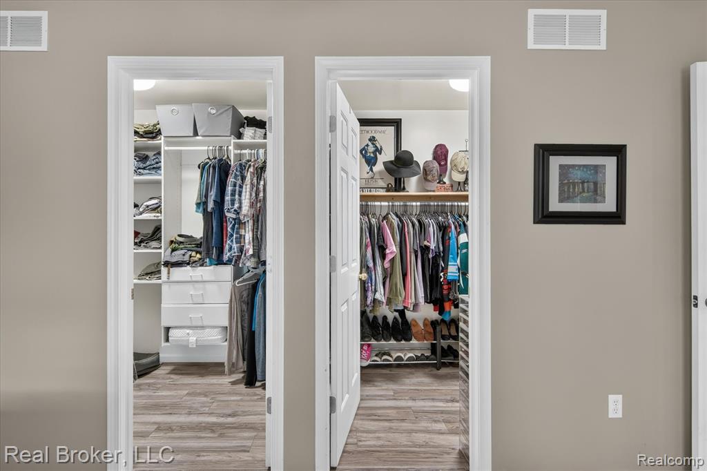 15156 Oak Valley Lane, Monroe, MI 48161 — Photo 23