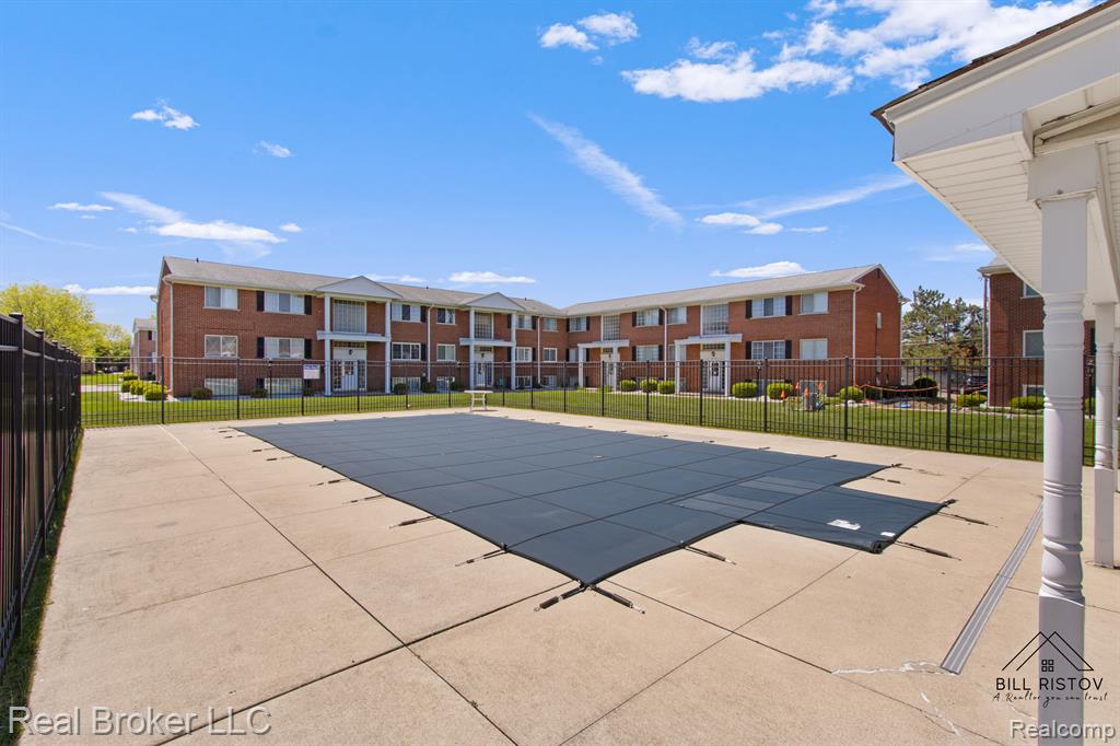 8140 CRESTVIEW Drive, Sterling Heights, MI 48312 — Photo 24