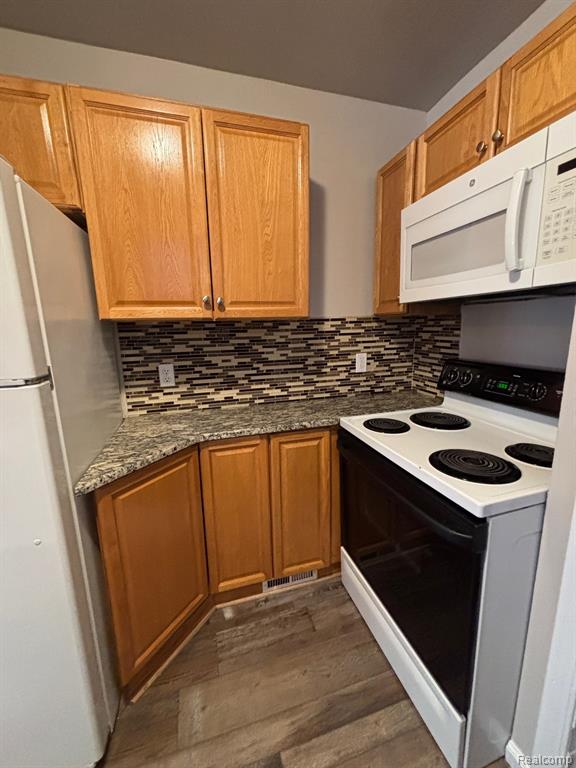 19381 KENOSHA Street, Harper Woods, MI 48225 — Photo 5