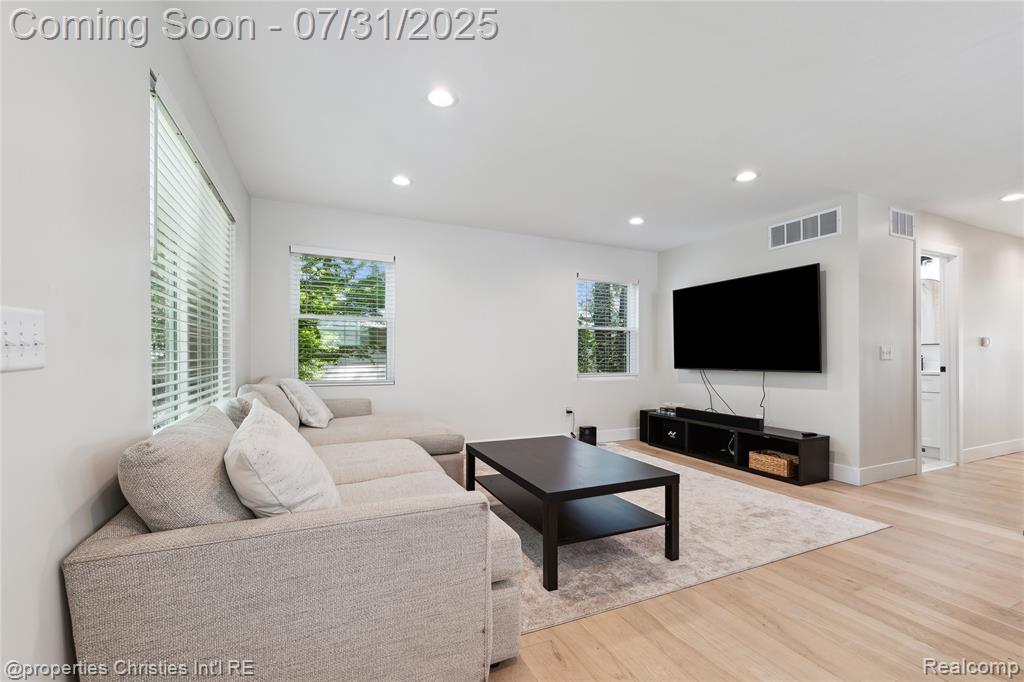 415 Helene Avenue, Royal Oak, MI 48067 — Photo 4