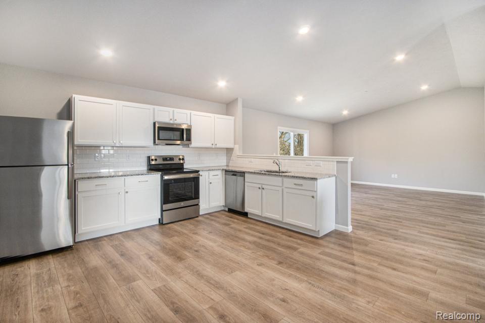 7107 TIMBERLINE Drive, Flint, MI 48507 — Photo 5