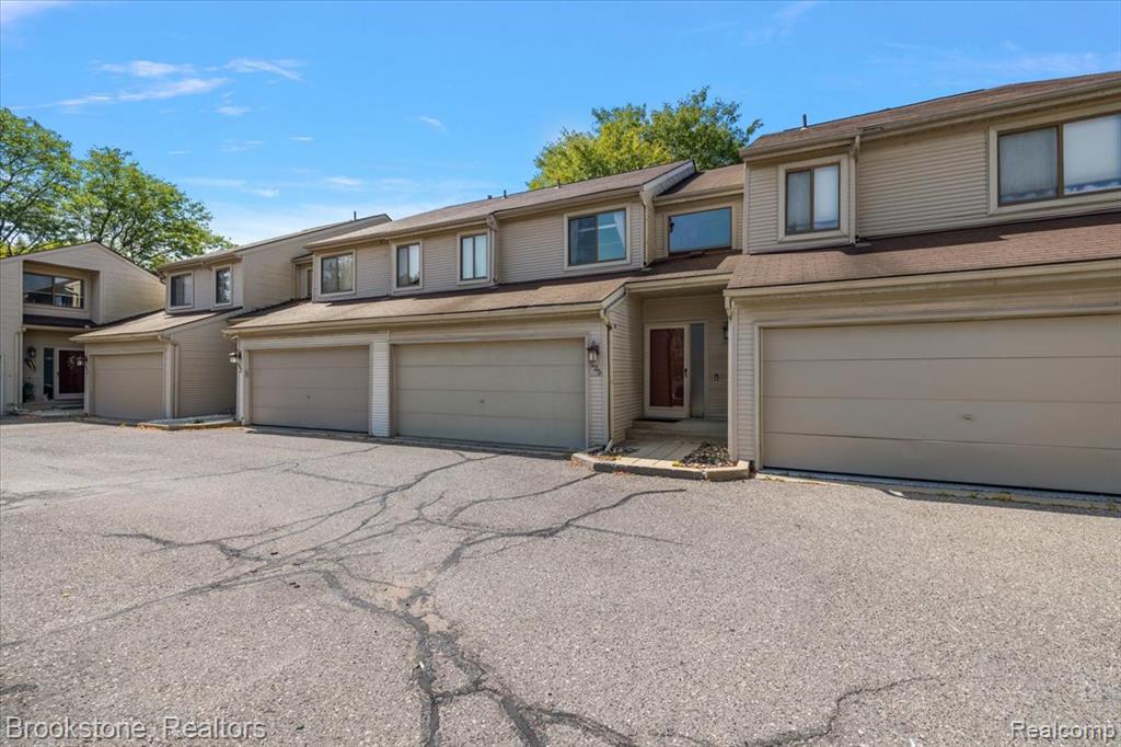 525 Oxford Court, Rochester Hills, MI 48307 — Photo 4