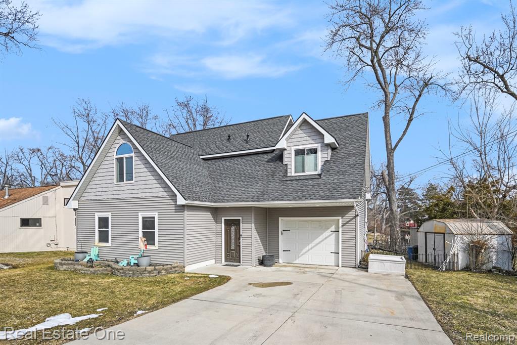 2061 Rosedale Drive, West Bloomfield, MI 48324 — Photo 2