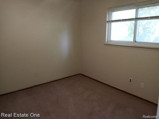 5712 N SILVERY Lane, Dearborn Heights, MI 48127 — Photo 10
