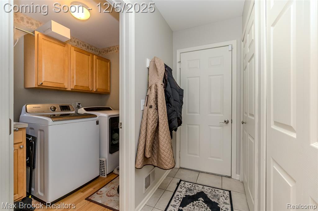 6157 Lochmore Drive, Commerce Twp, MI 48382 — Photo 28