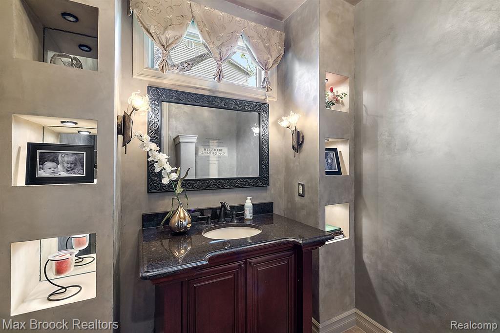 6340 Lakeshore Street, West Bloomfield, MI 48323 — Photo 8