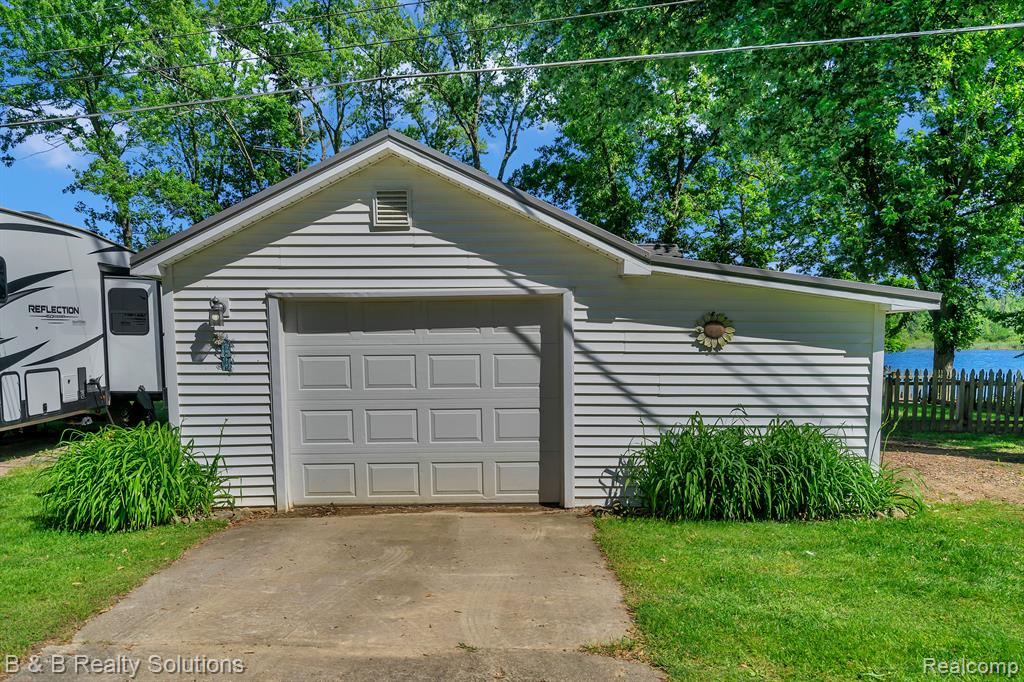 423 LOU ALICE Drive, Columbiaville, MI 48421 — Photo 26