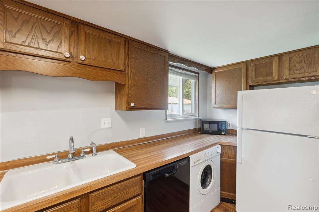 4208 BRISTOLWOOD Drive, Flint, MI 48507 — Photo 15
