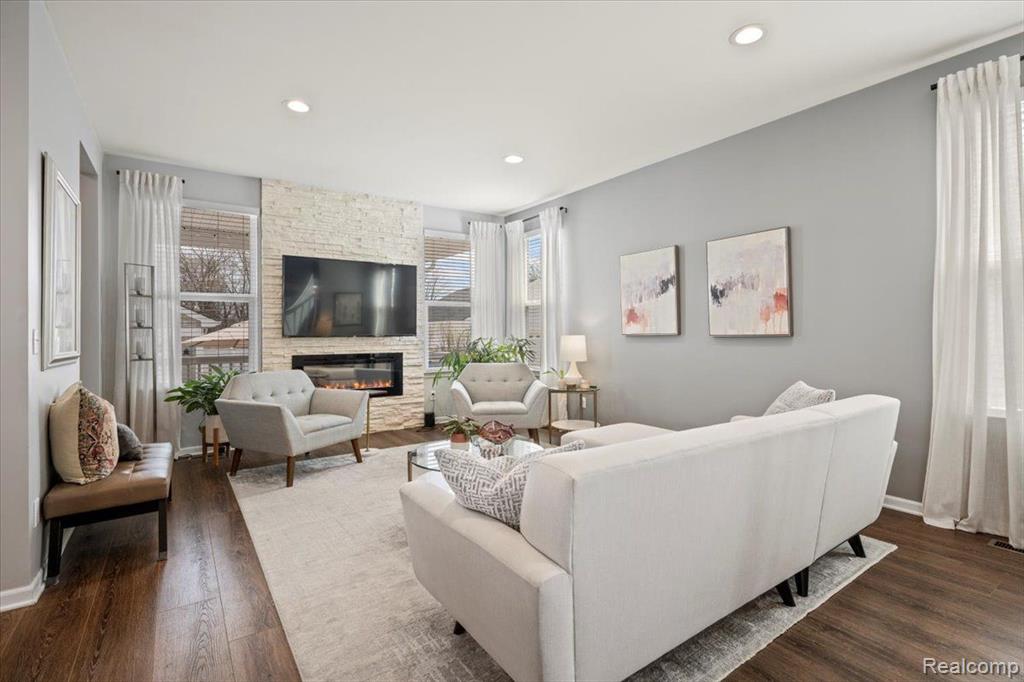 4250 KENT Road, Royal Oak, MI 48073 — Photo 15